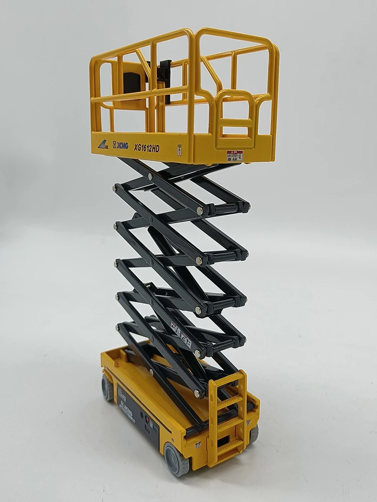 1:35 XCMG 1612 Scissor Lift Model Replica 12 1:35 XCMG 1612 Scissor Lift Model Replica - Image 12
