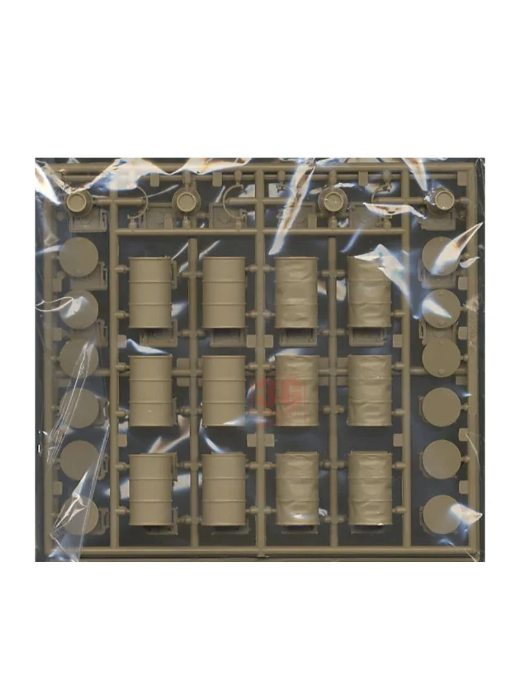 TAMIYA 1/35 Military Miniatures Jerry Can Set 2 TAMIYA 1/35 Military Miniatures Jerry Can Set - Image 2