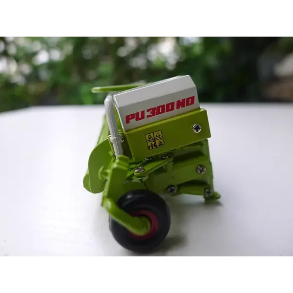 Diecast 1:32 Scale CLAAS Combine Harvester Model - Image 3