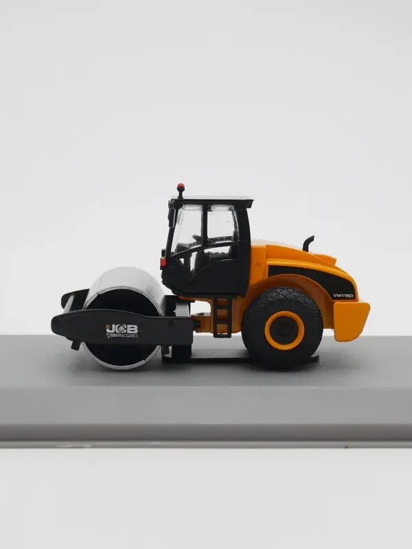 Diecast JCB Vibromax VM 115 Model Display - Image 2