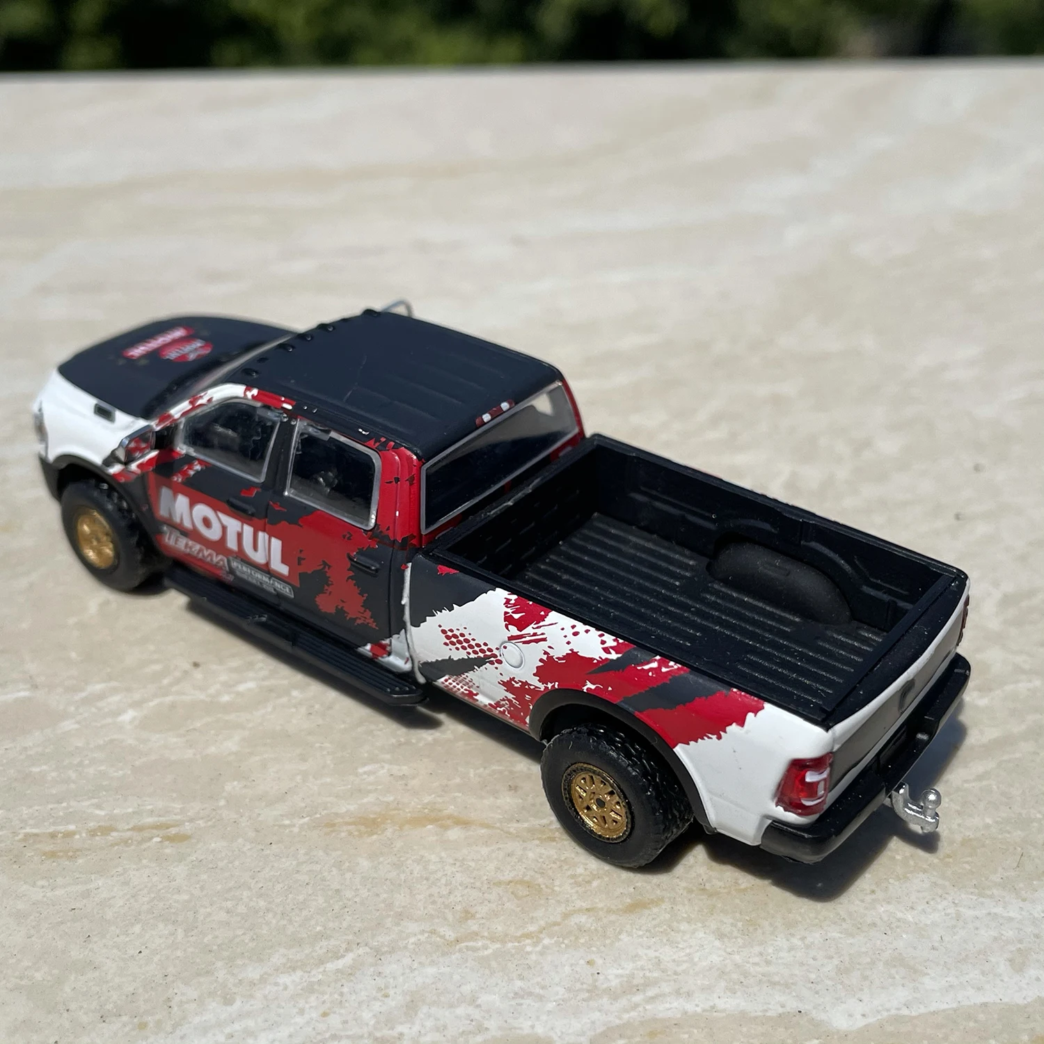 Diecast Alloy RAM 2500 Pickup Model 1:64 5 Diecast Alloy RAM 2500 Pickup Model 1:64 - Image 5