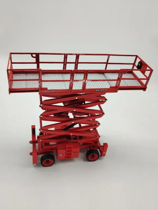 1:30 LGMG 1623 Off-road Scissor Lift Replica - Image 3