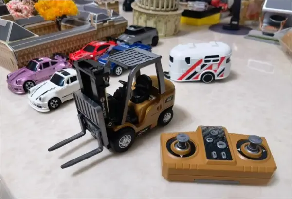 2025 Gyroscope Remote Control Drift Car - Image 3