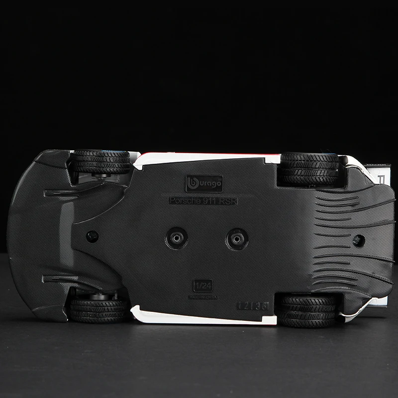 Bburago 1:24 Porsche 911 RSR Diecast Model 3 Bburago 1:24 Porsche 911 RSR Diecast Model - Image 3