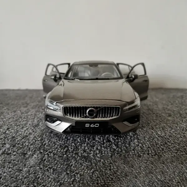 1:18 Scale Volvo S60L Diecast Model Car - Image 5