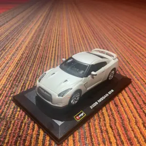 1:32 Bburago Nissan GTR 2009 GT-R R35 Model Car Metal Racing Car Model Simulation Car Decoration Collection Boy Kids Gift Toy 8 Sc2497dacaee44231bdb4c96759185c5bh