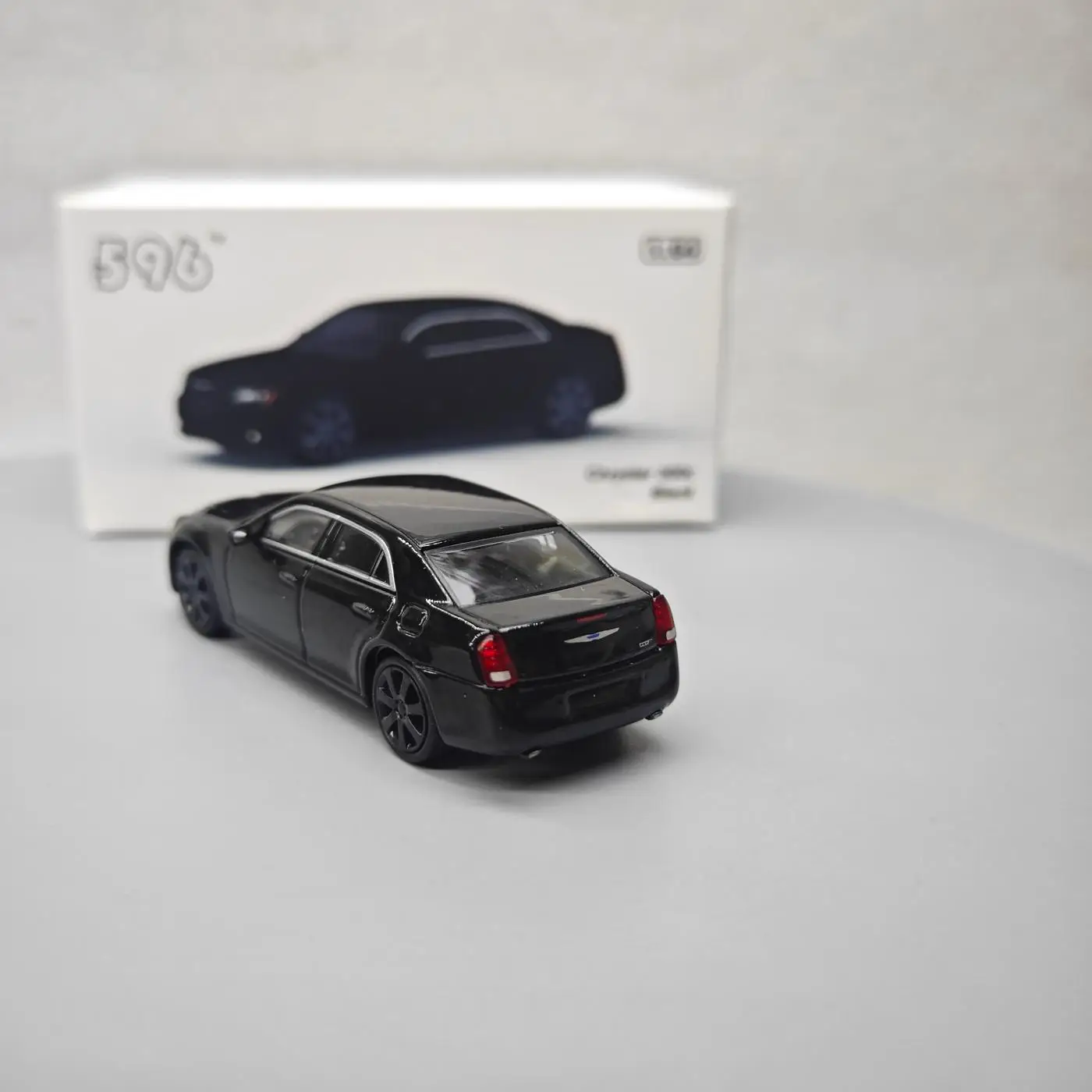 596 1:64 Chrysler 300c Diecast Car Model 4 596 1:64 Chrysler 300c Diecast Car Model - Image 4