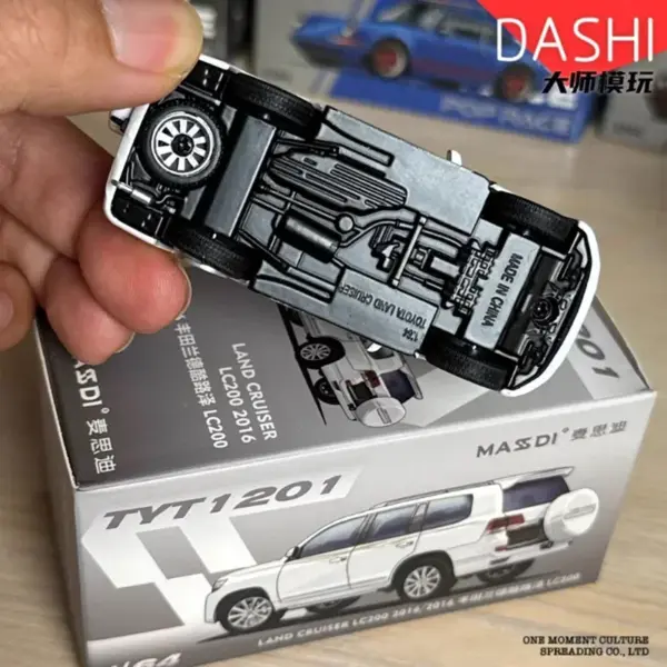 MASSDI 1/64 Scale Land Cruiser LC80 Model - Image 4
