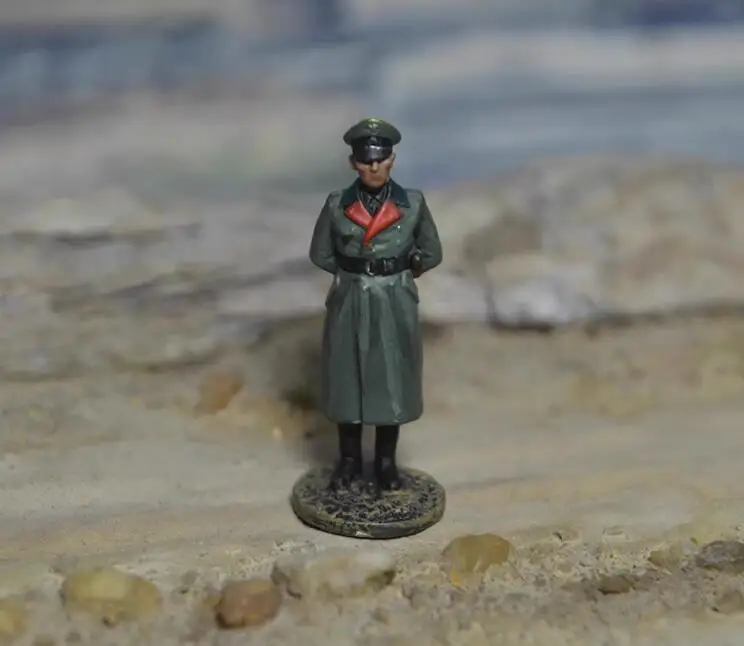 EM001 1/72 German Commanders Set of 3 Alloy Figurines 5 EM001 1/72 German Commanders Set of 3 Alloy Figurines - Image 5