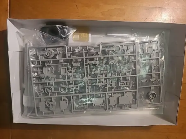 1/35 Scale US M706 Commando Armored Car Model Kit - Image 4