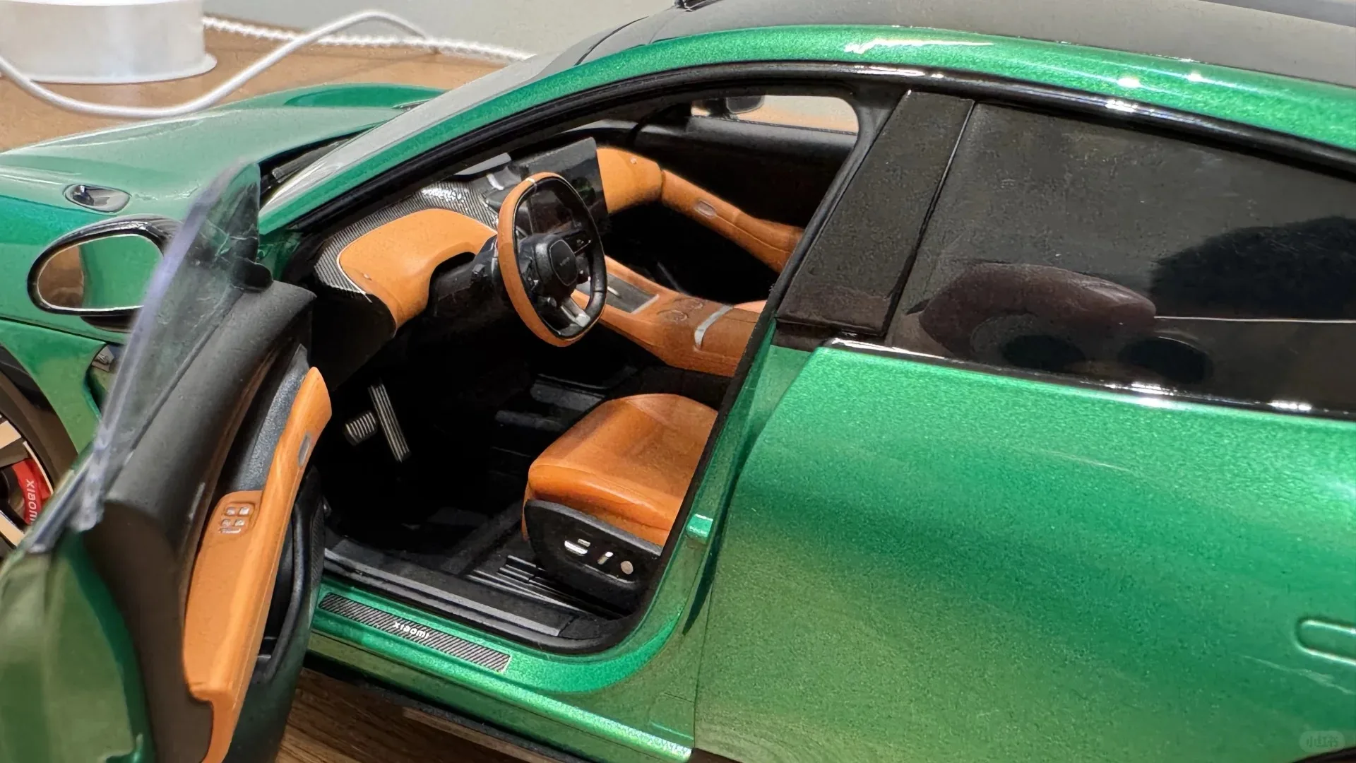 Xiaomi YU7 Jewel Green Titanium Alloy SUV Model 1:18 Scale 800V Medium Large Pure Electric Officially Licensed Collector's Toy 14 Xiaomi YU7 Jewel Green Titanium Alloy SUV Model 1:18 Scale 800V Medium Large Pure Electric Officially Licensed Collector's Toy - Image 14