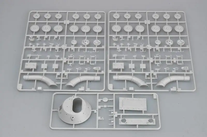 Russian PT-76 Amphibious Tank Model Kit 1/35 7 Russian PT-76 Amphibious Tank Model Kit 1/35 - Image 7