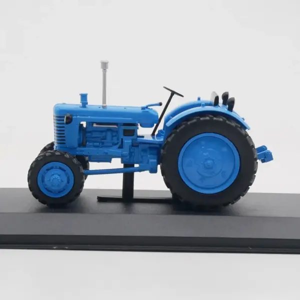 1:43 Scale MTZ-7 Soviet Tractor Alloy Model - Image 4