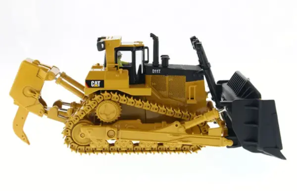 1/50 Scale CAT D11T Track Tractor Collectible Model - Image 4