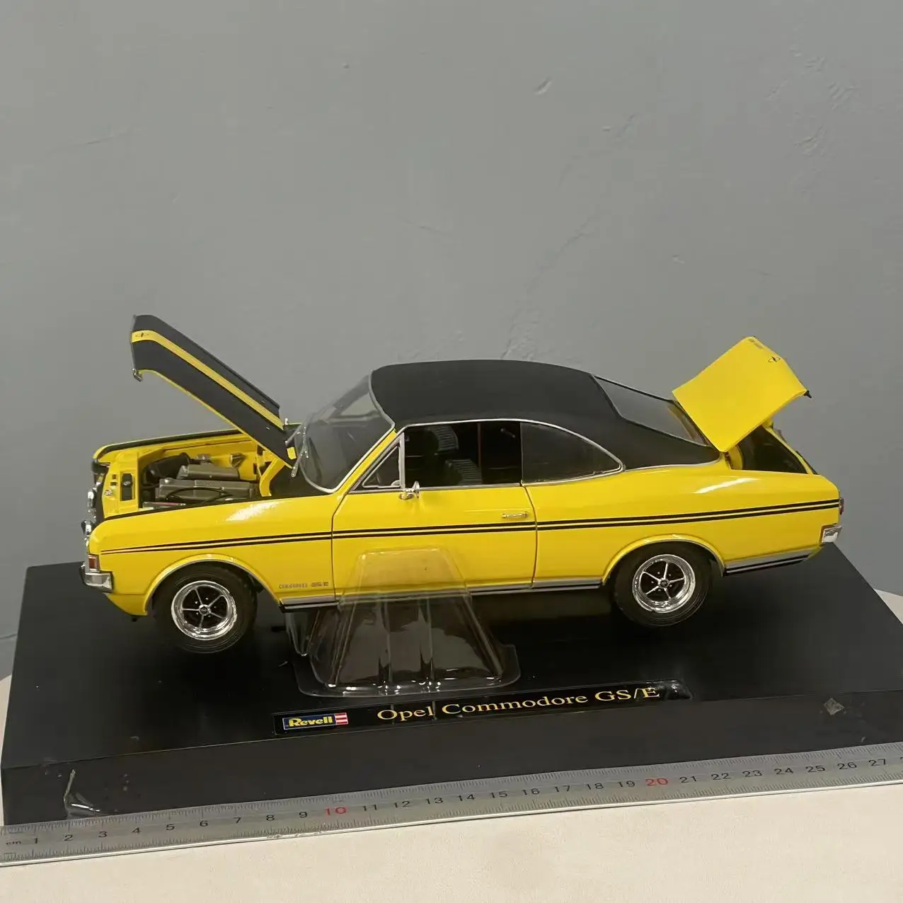 1:18 Scale 1972 Opel Commodore GS/E Model 4 1:18 Scale 1972 Opel Commodore GS/E Model - Image 4
