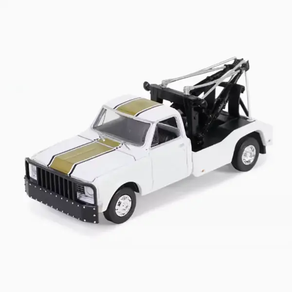1972 C-30 Dually Wrecker Diecast Model - Image 2