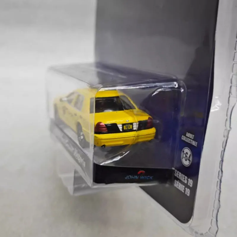 GreenLight 1:64 Ford Crown Victoria Taxi Model 4 GreenLight 1:64 Ford Crown Victoria Taxi Model - Image 4