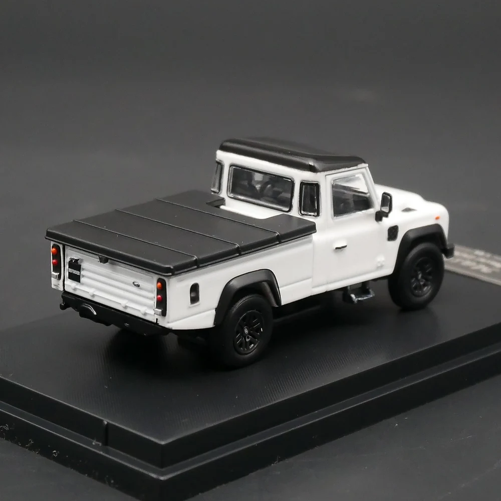Diecast Master 1/64 Scale Land Rover Defenders 4 Diecast Master 1/64 Scale Land Rover Defenders - Image 4