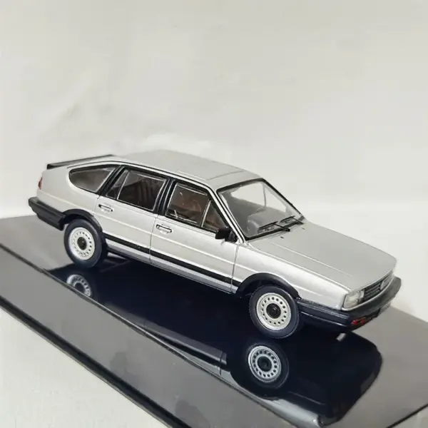 IXO 1:43 Scale VW Passat B2 1985 Diecast Model - Image 3