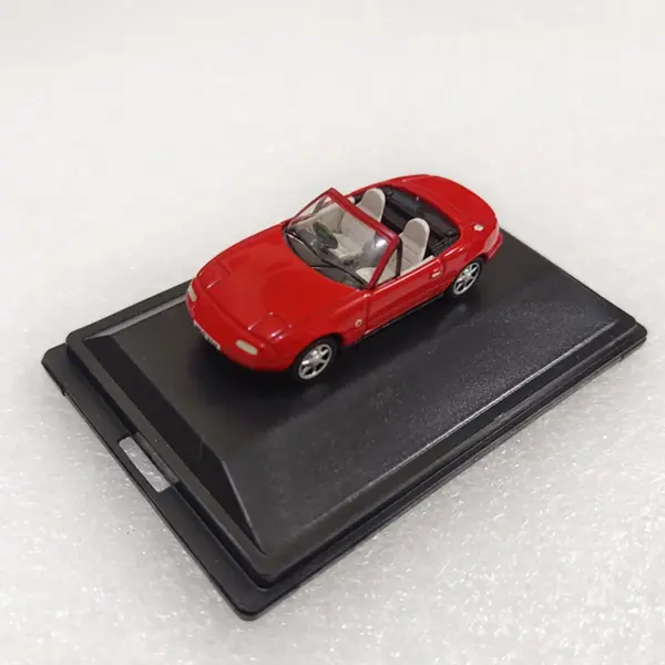 1:76 Scale MX5 Mk1 Diecast Model Car - Image 5