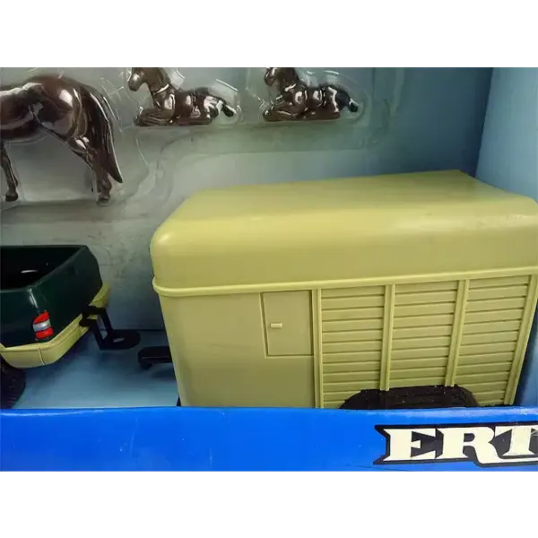 ERTL 1:32 Scale Diecast Pickup Horse Set - Image 4