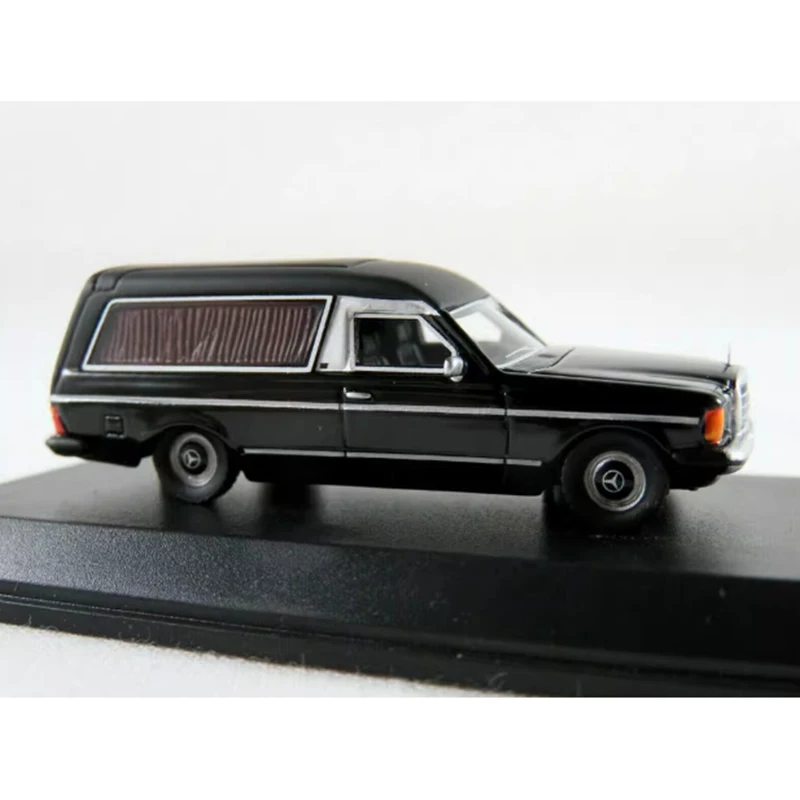 German Resin Benz W123 1:87 Model Car 2 German Resin Benz W123 1:87 Model Car - Image 2