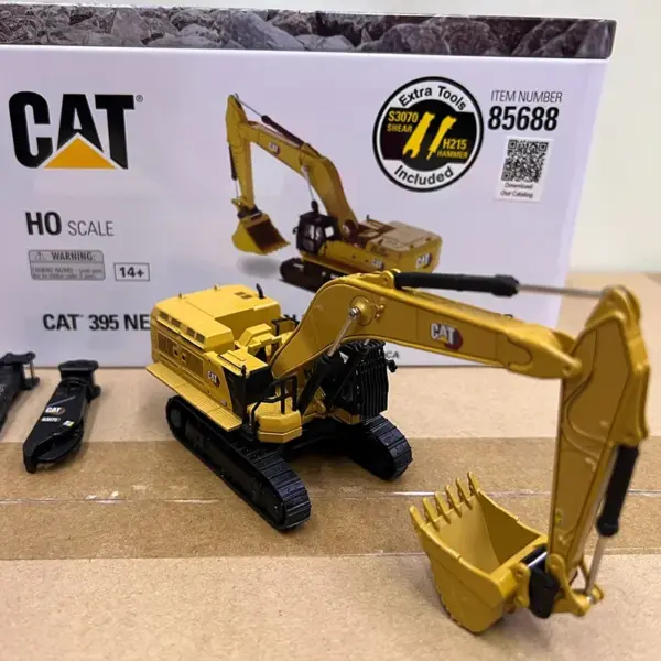 1:87 Scale CAT 395 Diecast Engineering Model - Image 4