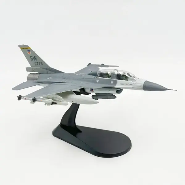 1:72 Scale Diecast F-16D Aircraft Model - Image 2