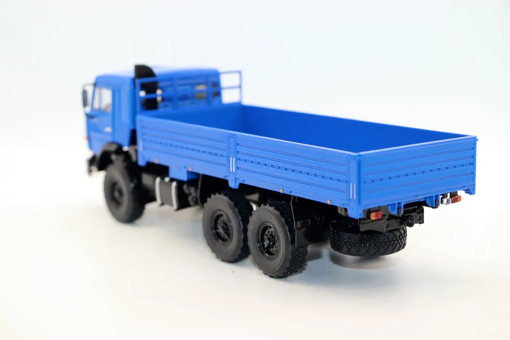 1/43 KAMAZ-43118 Flatbed Truck Diecast Model 4 1/43 KAMAZ-43118 Flatbed Truck Diecast Model - Image 4