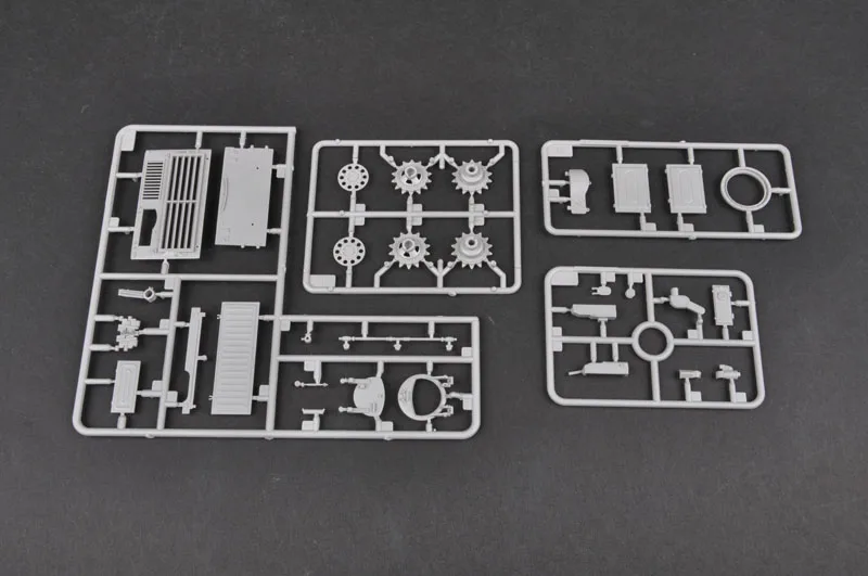 Russian T-62 BDD Tank Model Kit 1:35 Scale 9 Russian T-62 BDD Tank Model Kit 1:35 Scale - Image 9
