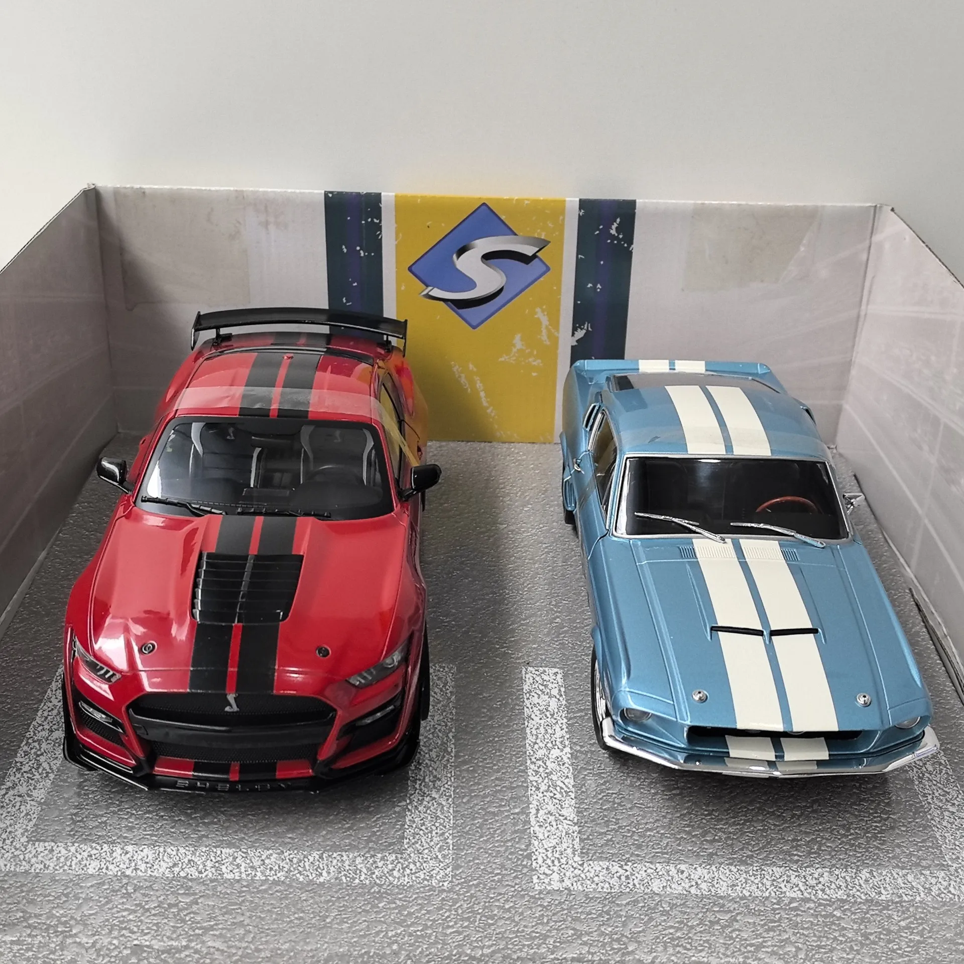 Ford Shelby 2020 GT500 1/18 Diecast Model 2 Ford Shelby 2020 GT500 1/18 Diecast Model - Image 2