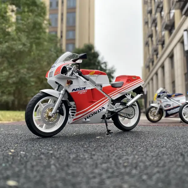 1:12 NSR 250R SP R4 Rothmans Motorcycle Model - Image 2