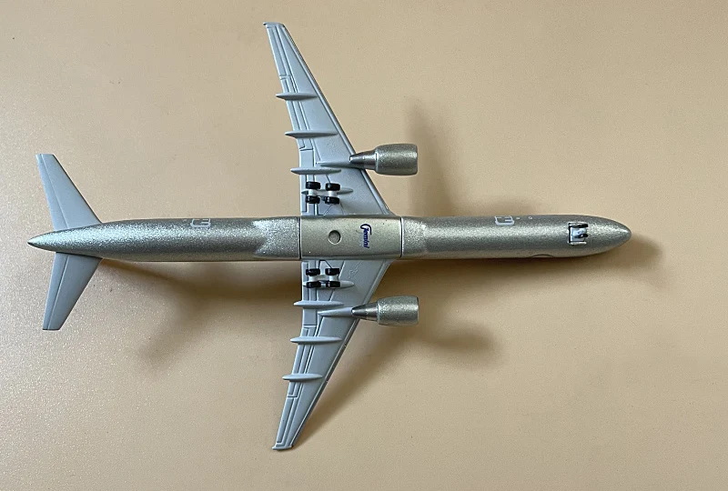 American GJB757-300 Scale Aircraft Model 1:400 2 American GJB757-300 Scale Aircraft Model 1:400 - Image 2