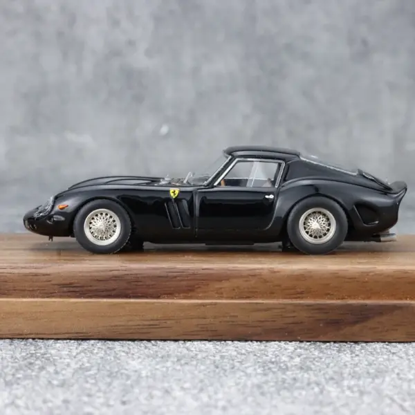 1:64 SCM Yuema 250gto Supercar Resin Miniature Model - Image 6