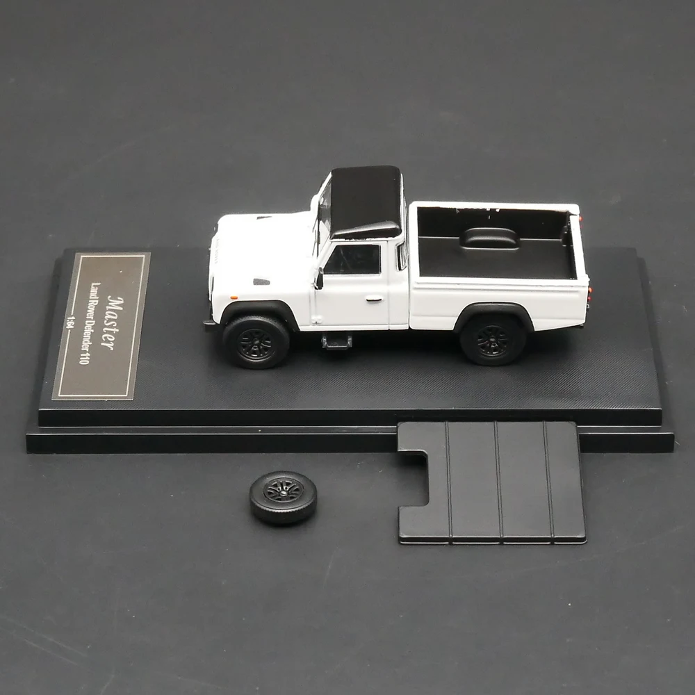 Diecast Master 1/64 Scale Land Rover Defenders 3 Diecast Master 1/64 Scale Land Rover Defenders - Image 3