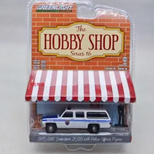GreenLight 1:64 GMC Suburban Model Collection 17 Sd4a1748e42704d9b803e7ec392d9adedI