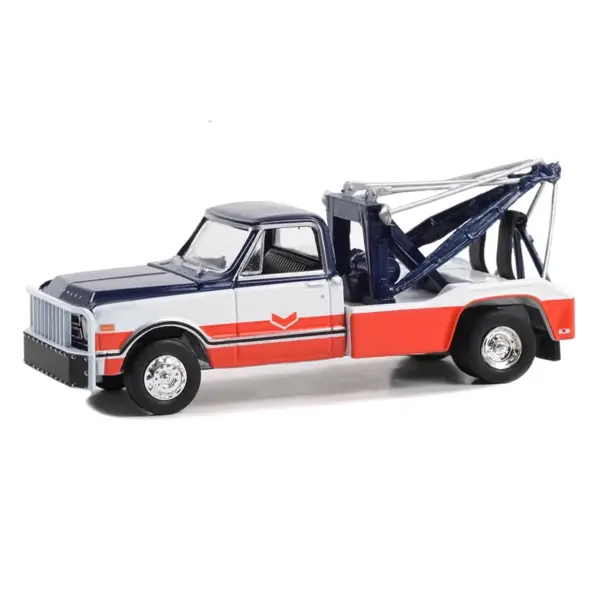 1968 C-30 Dually Wrecker Model in 1/64 Scale - Image 3
