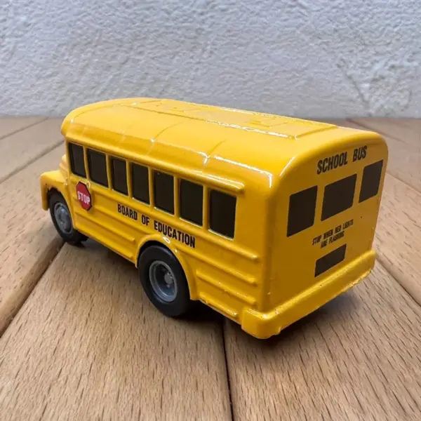 Alloy School Bus Model 7cm Static Display - Image 3