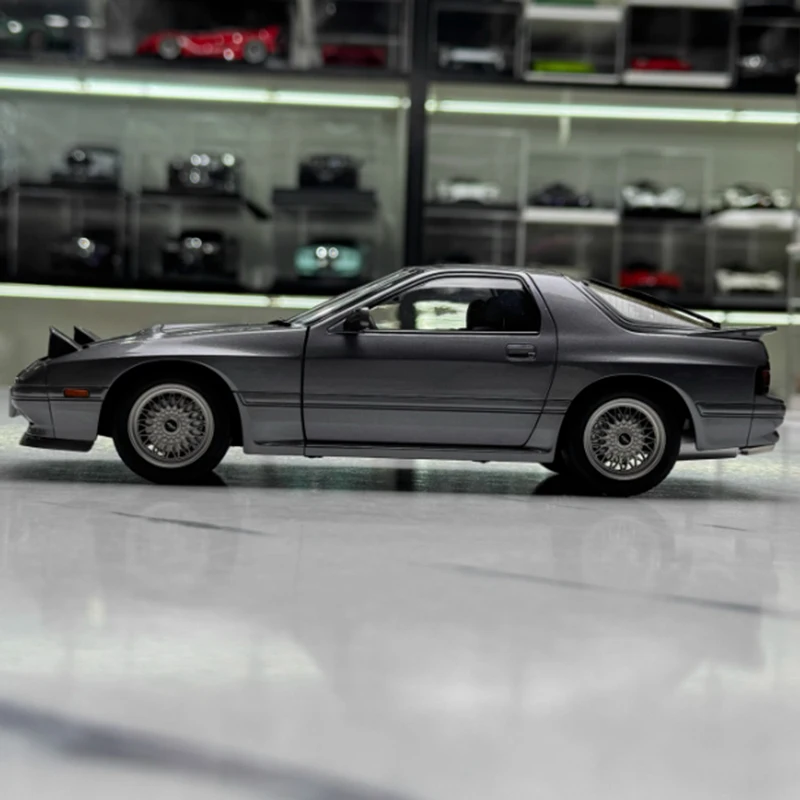 WHELART 1/18 RX7 FC3S Convertible Diecast Model 3 WHELART 1/18 RX7 FC3S Convertible Diecast Model - Image 3