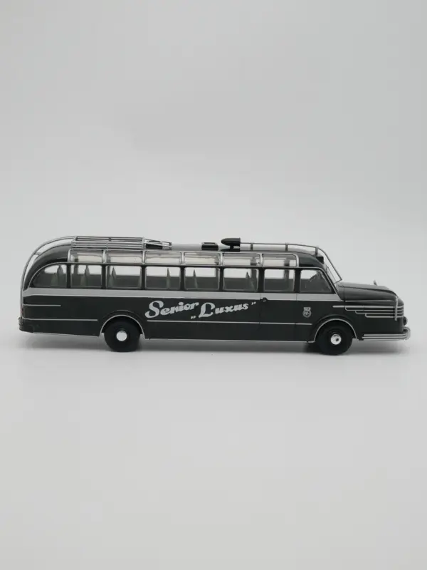 Diecast Ixo 1:43 Scale Vintage Krupp Bus Model - Image 4