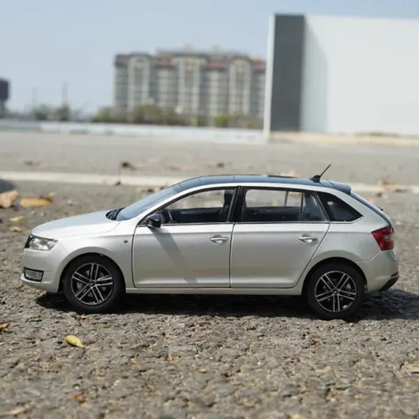 Diecast 1/18 Shanghai VW Skoda Model Car - Image 3