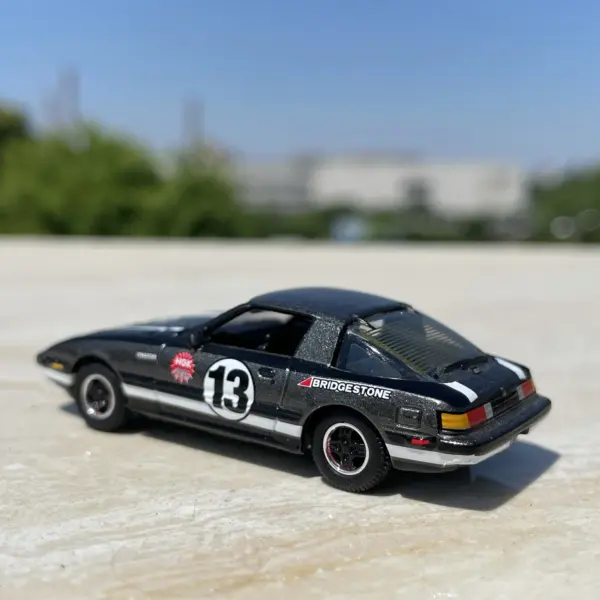 1:64 Scale Diecast Alloy Mazda RX7 Model - Image 5