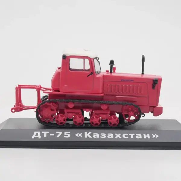 1:43 Scale Soviet Crawler Tractor Model Collectible - Image 3