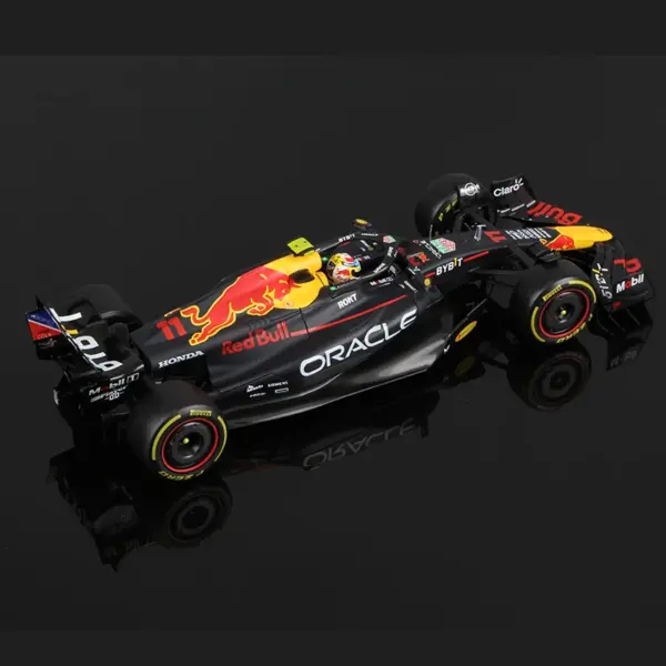 Bburago 1:18 Scale Red Bull Racing Model Set - Image 4