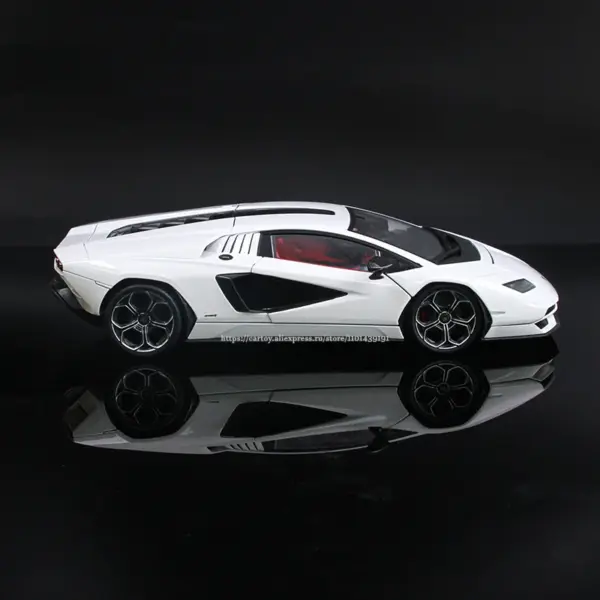 Maisto 1:18 Lamborghini Countach LPI 800-4 Alloy Model - Image 3