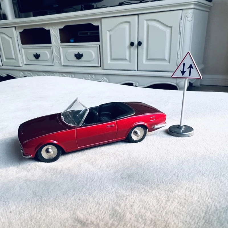 1:43 Dinky Cabriolet Alloy Model Car 5 1:43 Dinky Cabriolet Alloy Model Car - Image 5