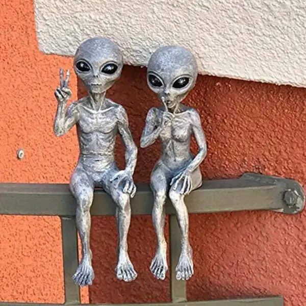 Outer Space Alien Garden Statue Set - Image 2