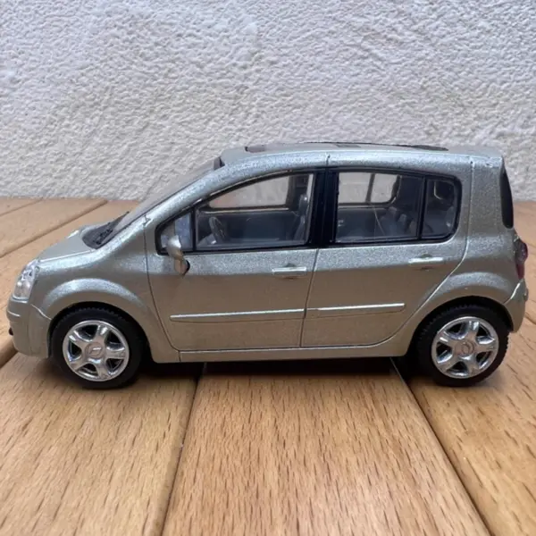 2012 MODUS 1:43 Scale Alloy Model Car - Image 3
