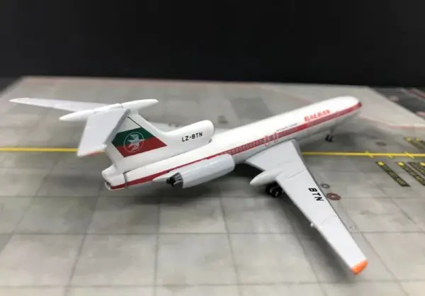 1/400 Scale Tupolev Tu-154 Balkan Diecast Model - Image 2