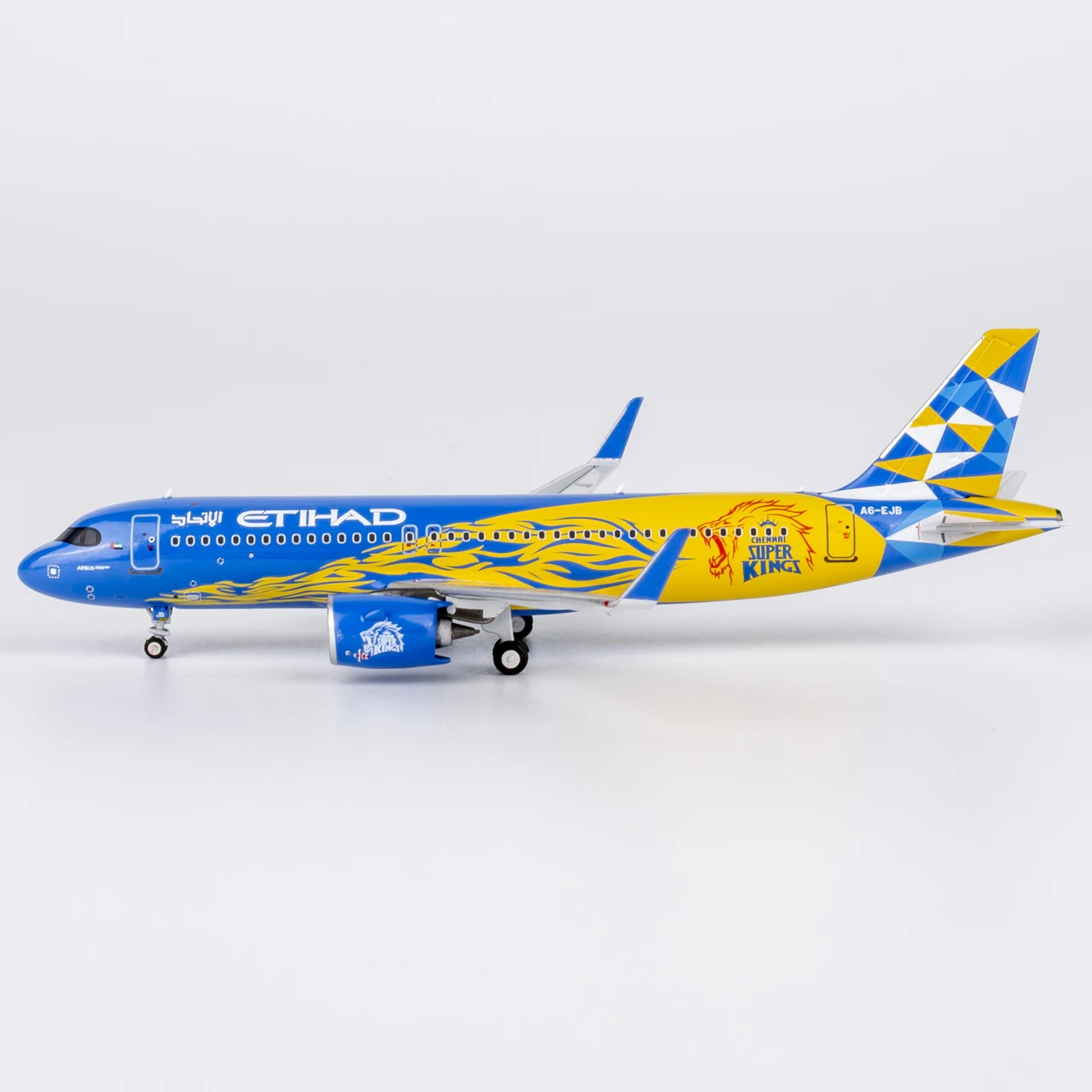 Etihad Airways A320neo Model A6-EJB 1/400 Scale 3 Etihad Airways A320neo Model A6-EJB 1/400 Scale - Image 3